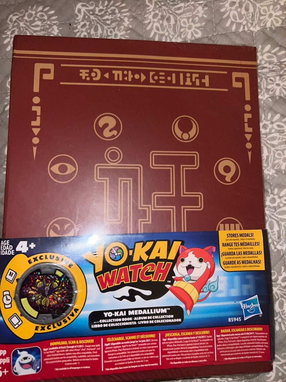 Hasbro Yo-Kai Watch Medallium Collector Book - Red & Gold